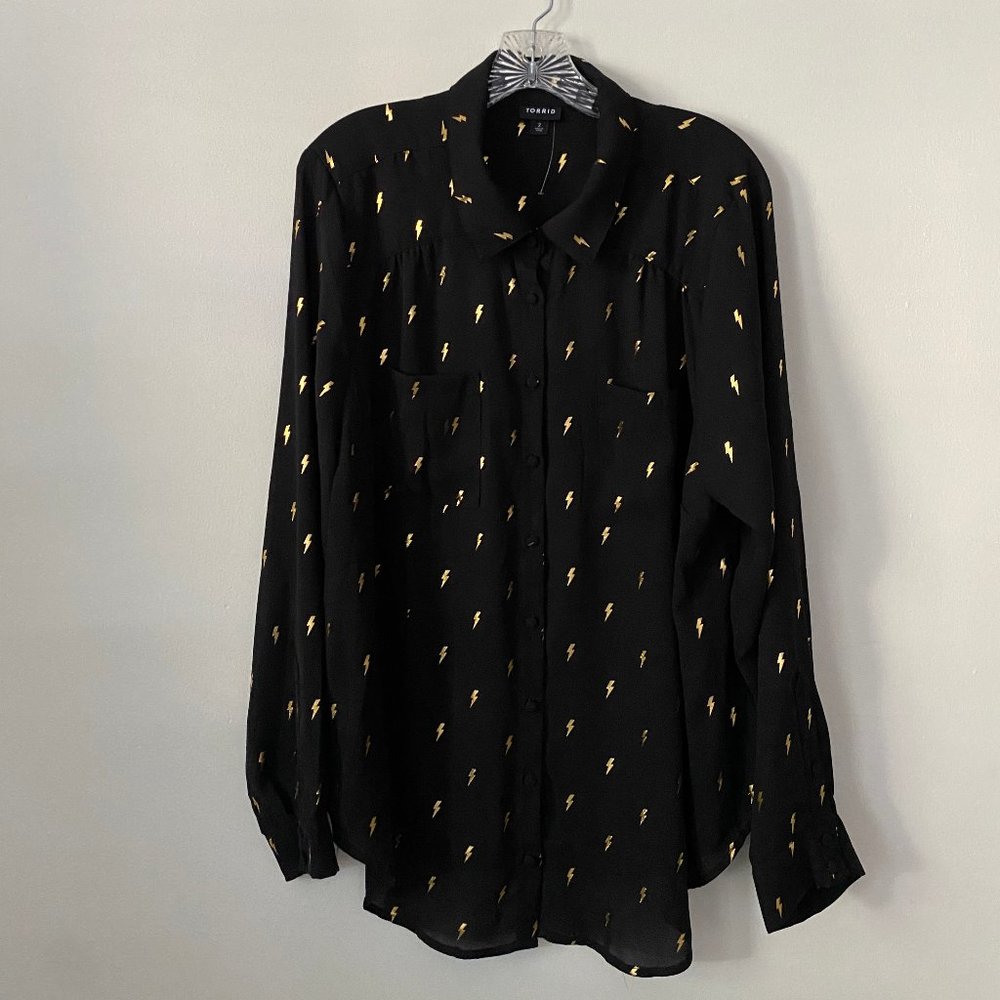 TORRID - NWOT Lightning Pattern Button Down Shirt